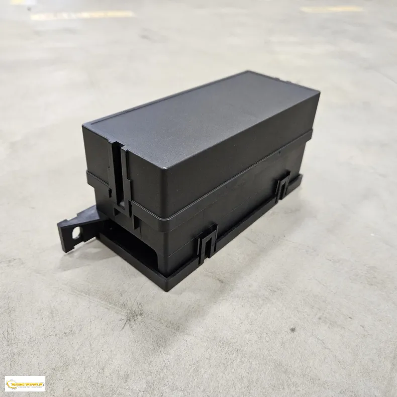 Hurricane Rel� og sikringsboks RB11 (V�gmontering) 6 rel� + 11 sikringer