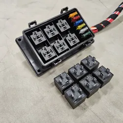 Vejrbestandig rel� og sikringsboks RB6-W (bundmontering) 6 rel� + 6 sikringer