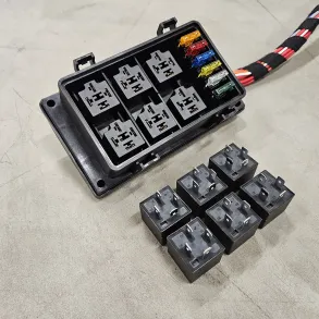 Vejrbestandig rel� og sikringsboks RB6-W (bundmontering) 6 rel� + 6 sikringer