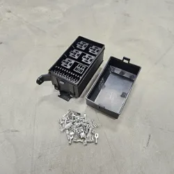 Hurricane Rel� og sikringsboks RB6 (V�gmontering) 6 rel� + 6 sikringer