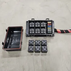 Vejrbestandig rel� og sikringsboks RB6-W (bundmontering) 6 rel� + 6 sikringer