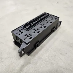 Hurricane Rel� og sikringsboks RB11 (V�gmontering) 6 rel� + 11 sikringer