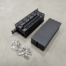 Hurricane Rel� og sikringsboks RB11 (V�gmontering) 6 rel� + 11 sikringer